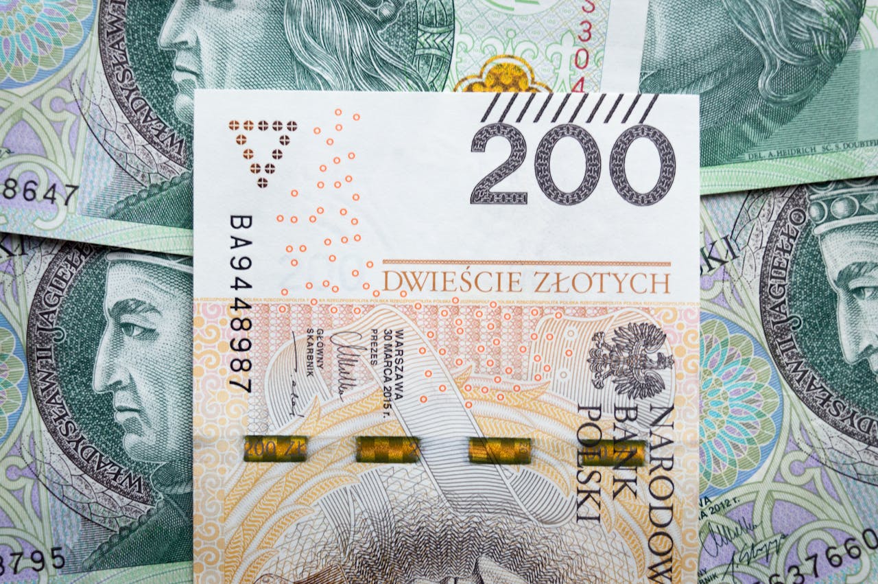 Detal banknotu 200 zł bezpośrednio powiązany z przepływami odsetkowymi